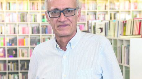 Prolífico. Hinojosa ha escrito cuento, novela, poesía y tiene más de una decena de libros. SUN /