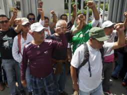 Desde muy temprano, los maestros se encuentran en la caseta de ''La Venta'', lo que ya provoca un serio caos vial. SUN / ARCHIVO