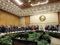 Al inicio de la sesión de este miércoles, el pleno del INE guardó un minuto de silencio en memoria de Luis H. Álvarez. NTX / CORTESÍA