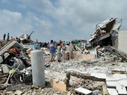 El embate de la naturaleza fue tan fuerte que destruyó más de mil 300 viviendas en forma parcial o total. EFE / ARCHIVO