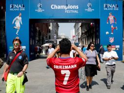 Las calles de Milán empiezan a vivir lo que es la final de la Champions League. EFE / J.Martín