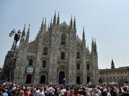 Las aficiones de Real Madrid y Atlético de Madrid se han adueñado del centro de Milán, con un intenso calor en la mañana del partido. AFP / T. Fabi