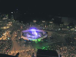 Aficionados del Real Madrid celebran la consecución de la Champions League en la madrileña plaza de Cibeles. EFE /