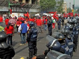 Integrantes del FPFV marcharon hacia la Ciudadela sobre Eje Central en apoyo a la CNTE. SUN / F. Ramírez