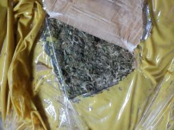 La droga asegurada junto con la camioneta fue entregada a un agente del Ministerio Público para realizar las investigaciones. EL INFORMADOR / ARCHIVO