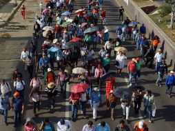 Los maestros pidieron a los retenidos elaborar un documento para pedir que la Policía Federal no los agreda. SUN / ARCHIVO