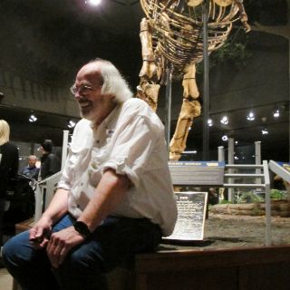 Célebre paleontólogo se retira de museo en Montana