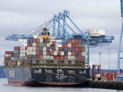 El principal riesgo rodeando las proyecciones del organismo es el debilitamiento del comercio mundial. AP / ARCHIVO