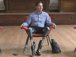 Ha diseñado para él mismo unas piernas especiales que le han permitido seguir practicando la escalada. ESPECIAL /