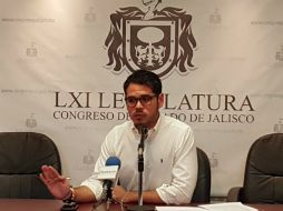 El diputado emecista, Alejandro Hermosillo, retomó una de las cuatro recomendaciones presentadas por el Observatorio de Movilidad. TWITTER / @LegislativoJal