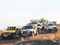 El público llevó su Jeep a acampar junto al lago y hacer rutas de manejo. EL INFORMADOR / S. Oliveira