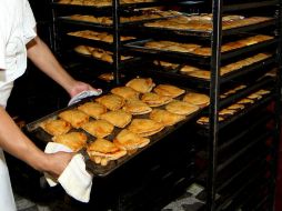 Aclaran que los pastes se distinguen de las empandas porque tienen una trenza en la orilla. NTX / B. Moncada