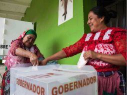 Oaxaqueñas hacen valer su voto para renovar al titular del Ejecutivo estatal. SUN /