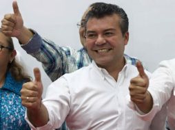 ''A Carlos Joaquín González mis deseos de éxito en la gran responsabilidad de gobernar esta hermosa tierra'', escribió en Facebook. FACEBOOK / Mauricio Góngora