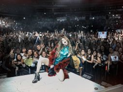 En el video se puede ver el momento en el que Selena toma el celular y canta durante la videollamada. INSTAGRAM / selenagomez