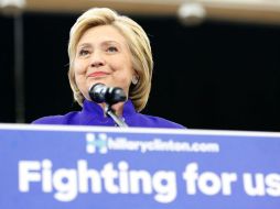 Clinton se convertiría en la primera mujer con opciones de ser presidenta de EU por parte de uno de los dos grandes partidos. AFP / J. Alcorn