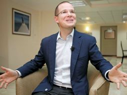 Al preguntarle por su candidatura presidencial, afirmó que primero está el país y después sus proyectos personales. SUN / ARCHIVO