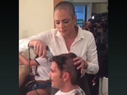 Julián Gil fue rapado en vivo a través de la aplicación Periscope. ESPECIAL / Periscope