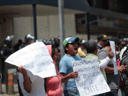 En menos de 40 minutos la comisión de 15 profesores salió de Los Pinos. SUN / ARCHIVO