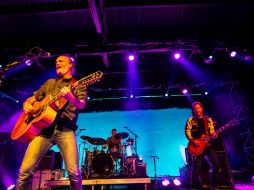 El cuarteto formado por Fran Healy, Andy Dunlop, Dougie Payne y Neil Primrose salió al escenario poco después de las 21:00 horas. EL INFORMADOR / P. Franco