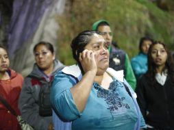 Unos 500 familiares de internos se concentraron la noche de ayer lunes en el exterior del penal y a gritos exigieron informes. AFP / P. Pardo