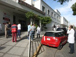 Paramédicos trasladan al hombre a la Cruz Roja de Guadalajara donde posteriormente fallece. EL INFORMADOR / ARCHIVO