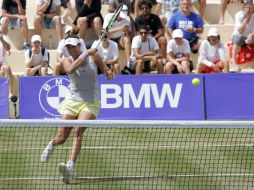 La hispano-venezolana reconoce que los primeros días le es muy difícil adaptarse al césped. EFE / J. Grapelli