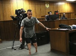 La petición de la fiscalía pone fin a la vista celebra esta semana, donde la defensa solicita el cambio de condena. EFE / S. Sibeko