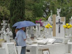 Para este operativo autoridades acordonaron en los cinco cementerios aproximadamente 44 mil 792 criptas. EL INFORMADOR / ARCHIVO