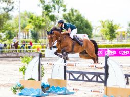 El binomio conformado por Miguel Gutiérrez y “Quinta Rubán” durante la prueba libre a 1.45 metros. EL INFORMADOR / P. Franco