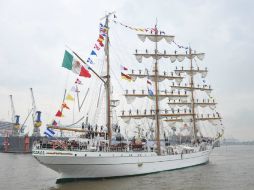 En el puerto, el Cuauhtémoc era esperado por la embajadora de México en Alemania, Patricia Espinosa. NTX /