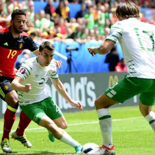 Bélgica reacciona y vence a Irlanda del Norte