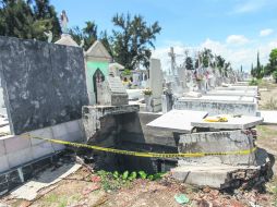 Seguridad. Las tumbas abandonadas son un riesgo para los visitantes de los camposantos. EL INFORMADOR / F. Atilano