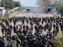 Según la CNS, hasta ahora hay 21 policías federales y estatales heridos, varios de ellos por arma de fuego. AP / L. Cruz