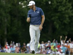 Con su estupendo cierre de la última ronda, Johnson le restó importancia a una sanción que sopesaba la Asociación de Golf de EU. AP / J. Minchillo