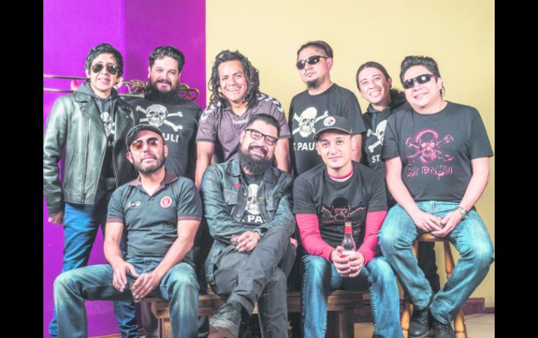 La banda realizó presentaciones sorpresa en las últimas semanas en planteles universitarios y estaciones del metro. ESPECIAL /