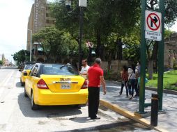 Los fines de semana consiguen más clientela, ya que hay menos presencia de agentes de la Semov que puedan retirarlos. EL INFORMADOR / A. Hinojosa