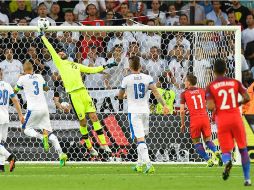 Estuvieron cerca de anotar mas no lograron batir a Eslovaquia y terminan con cinco puntos. AFP / J. Klamar