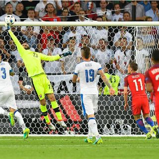 Inglaterra empata y se queda sin liderato