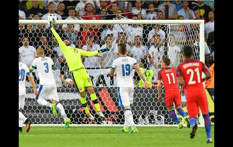 Estuvieron cerca de anotar mas no lograron batir a Eslovaquia y terminan con cinco puntos. AFP / J. Klamar