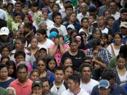 Cientos de pobladores de Nochixtlán se dirigieron a la plaza principal para velar a tres de las víctimas. AP / E. Verdugo