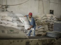 Dichas firmas sancionadas acordaron fijar el precio del azúcar al mayoreo y en el mercado spot en 350 pesos por bulto. EL INFORMADOR / ARCHIVO