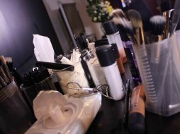 En ésta época se recomienda usar tonos cafés, azules, rosas, beige para abrir tu mirada y combinar tus 'outfits'. EL INFORMADOR / ARCHIVO