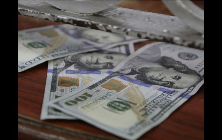 La moneda se adquirió en un mínimo de 17.79 pesos. EL INFORMADOR / ARCHIVO