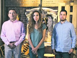 Cynthia Sarahi (en medio) expresó que el mayor aprendizaje que tuvo en 'Shark Tank México' es atreverse a intentarlo. ESPECIAL / Sony