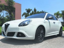 Enamorados. Por su manejo y diseño, este auto se vuelve irresistible. EL INFORMADOR / C. Cerda