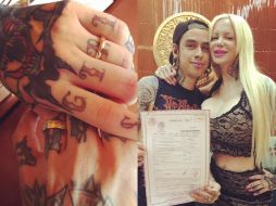 Ella contó que el primer día le dijo 'vamos a hacer el amor' y afirma que a él le gustan los tríos y las aventuras. TWITTER / @sabrinasabrok