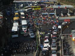Los manifestantes se apoderaron también de la caseta de cobro de la carretera de cuota de Ocozocoautla de Espinosa-Arriaga. SUN / ARCHIVO