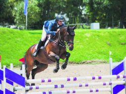 José Alberto Martínez. A lomos de “Nelson”, el jinete del Country realiza su recorrido durante la Copa a 1.45 y 1.50 metros. EL INFORMADOR / P. Franco
