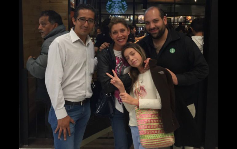 Cynthia Klitbo comparte una imagen donde indica que unas personas le prestaron para pagar el estacionamiento. TWITTER / @KlitboCynthia